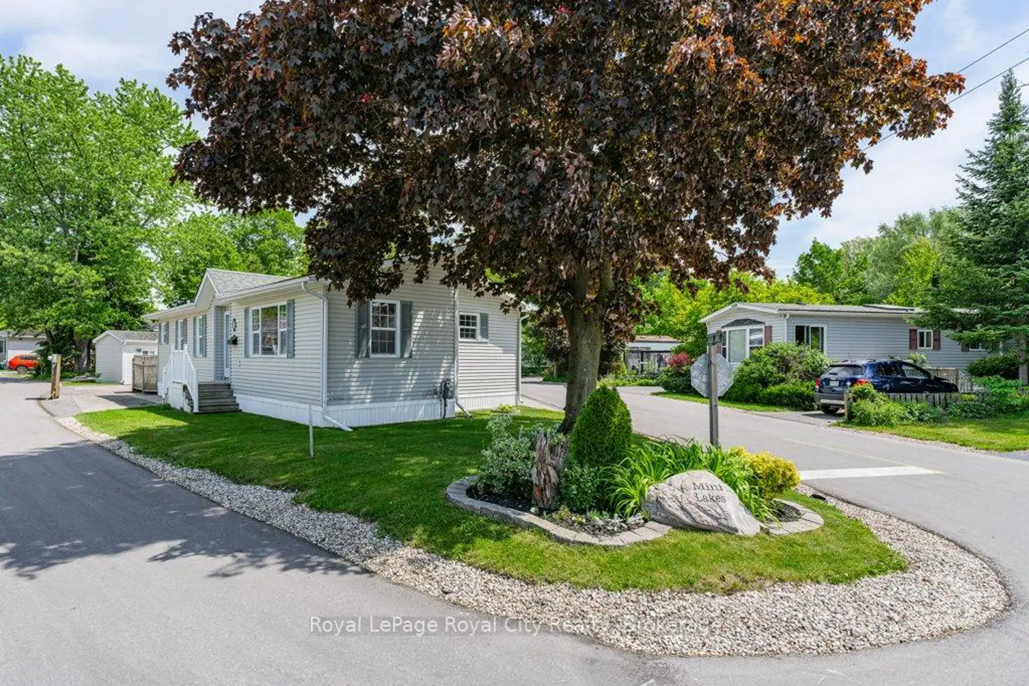 1 Pine Lane photo 2
