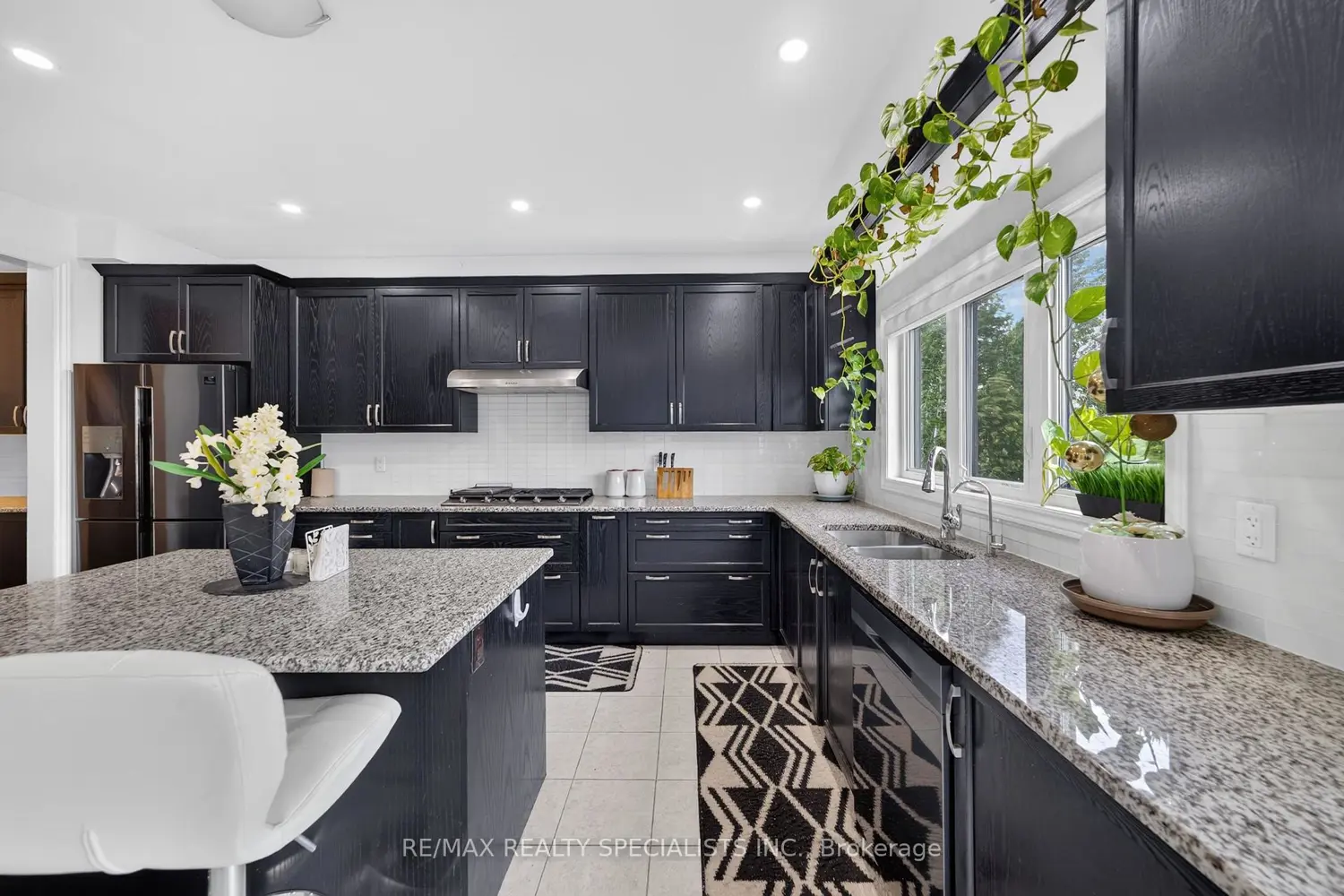 30 Emeny Lane photo 2