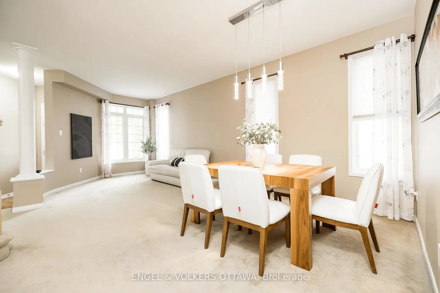 166 Macara Crescent photo 2