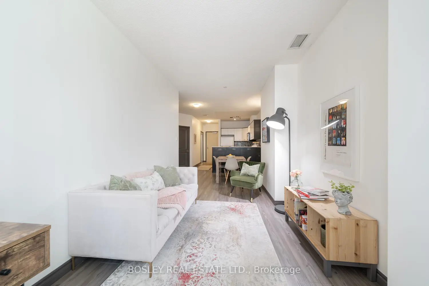 393 King Street 604 photo 2