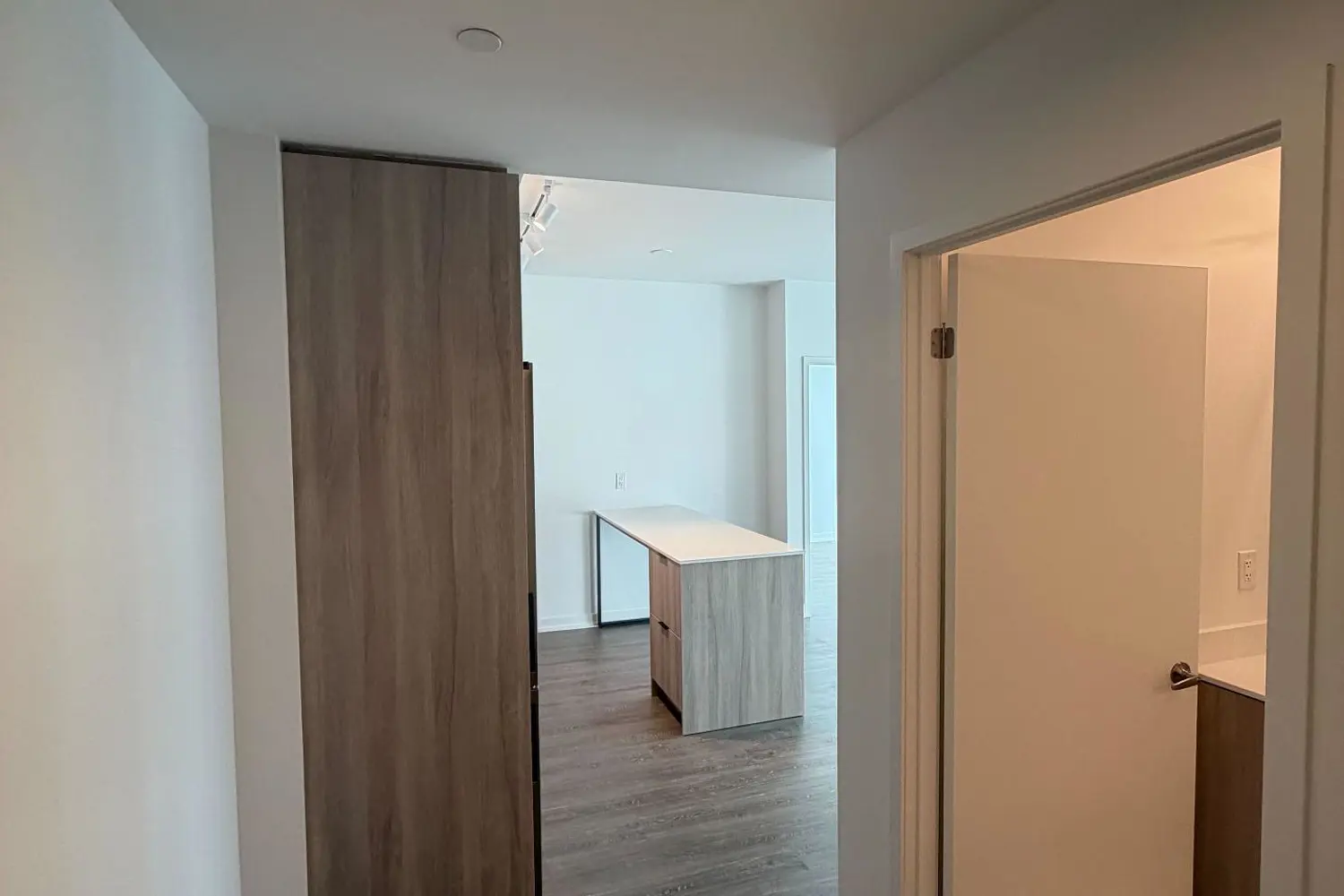2485 Eglinton Avenue 1304 photo 4