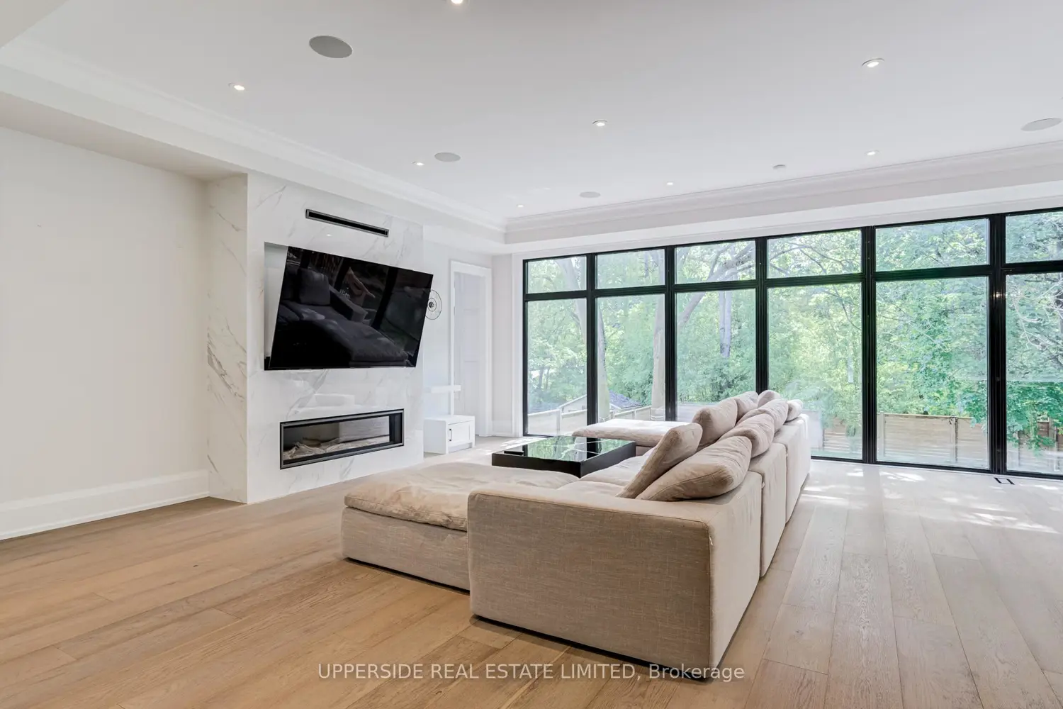 152 Wells Street photo 3