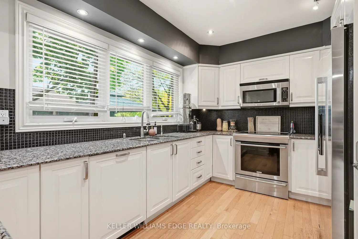 149 Cove Crescent photo 4