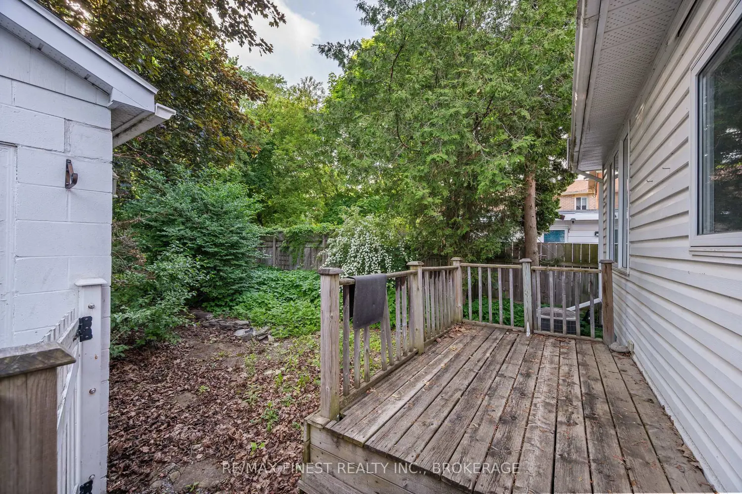 476 Victoria Street photo 5
