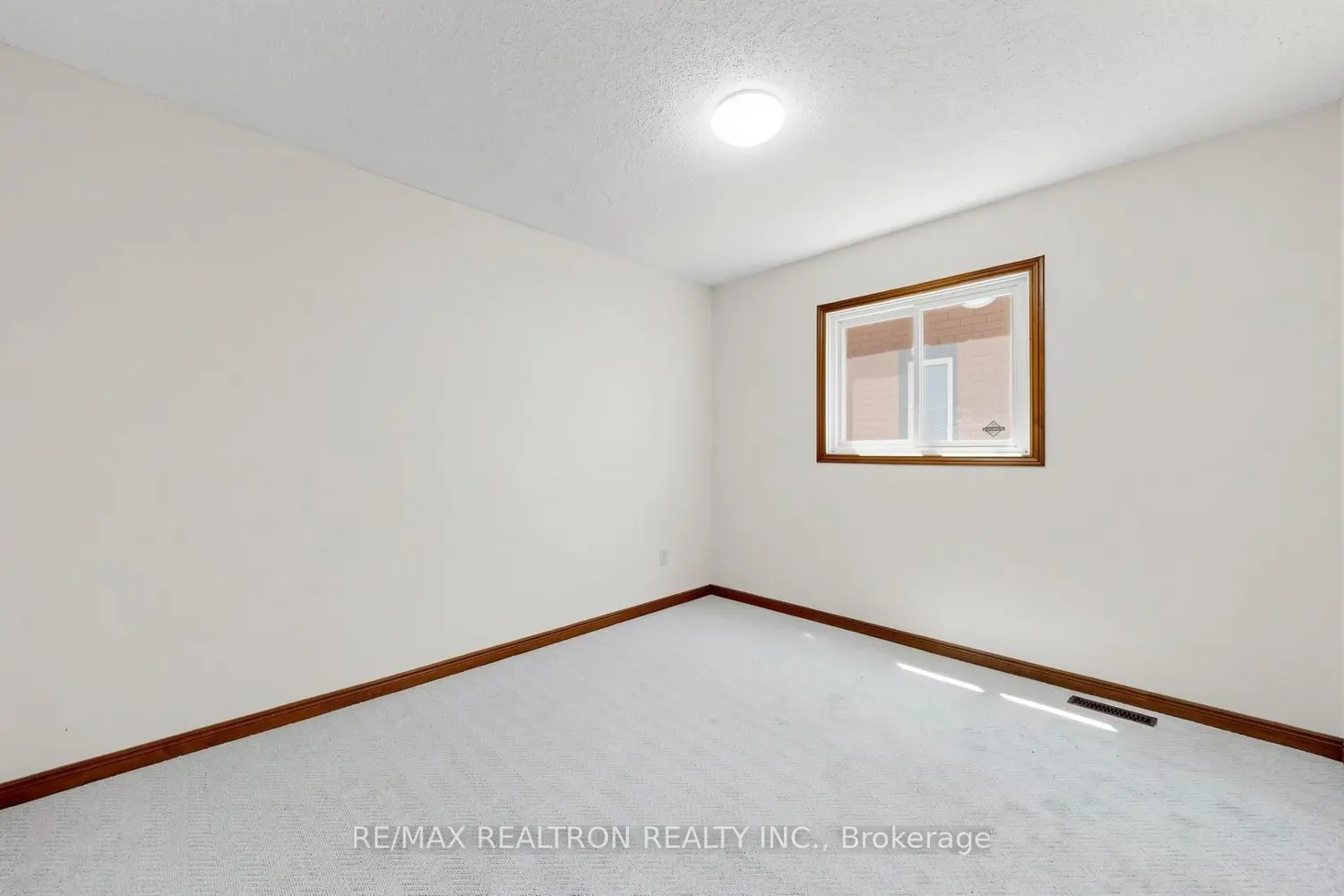 328 Goldhawk Trail