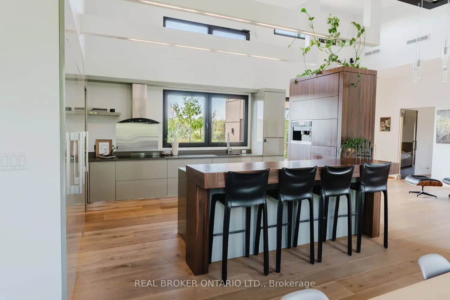5879 Leitrim Road photo 3