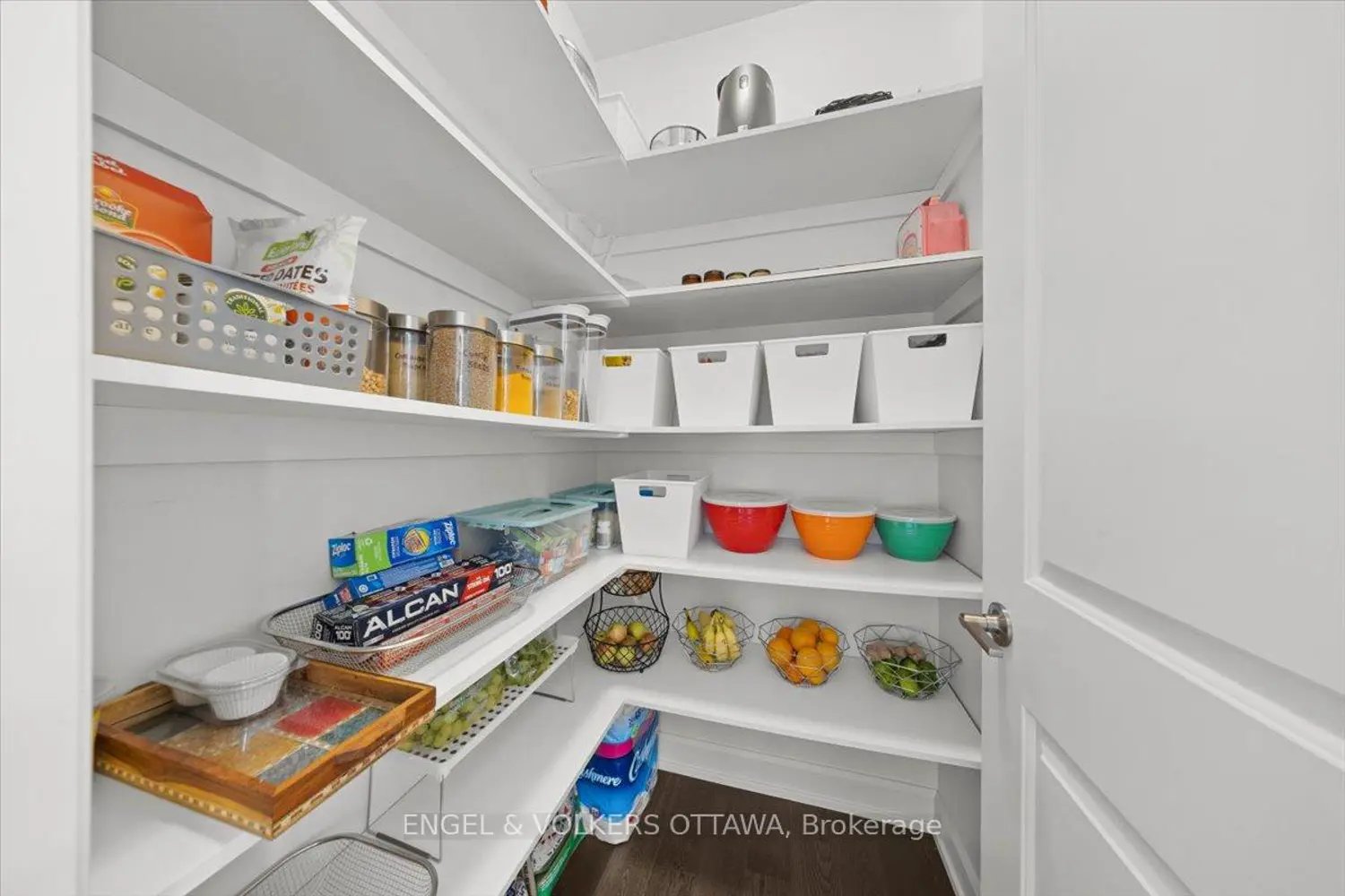 110 Pioneer Road photo 4