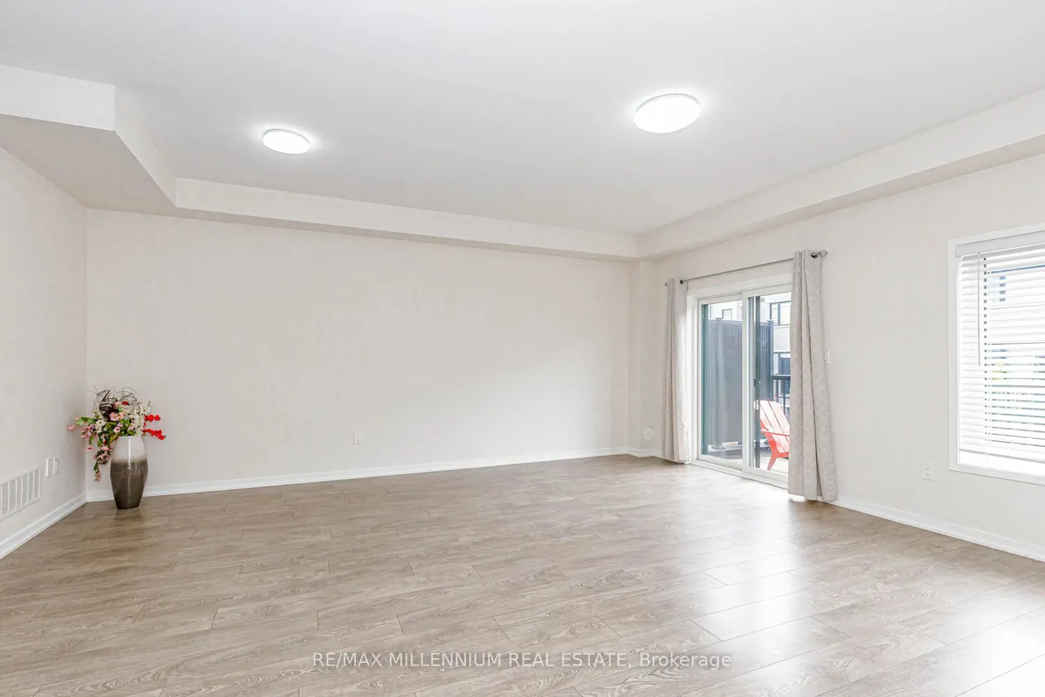 11 Lambert Lane photo 5