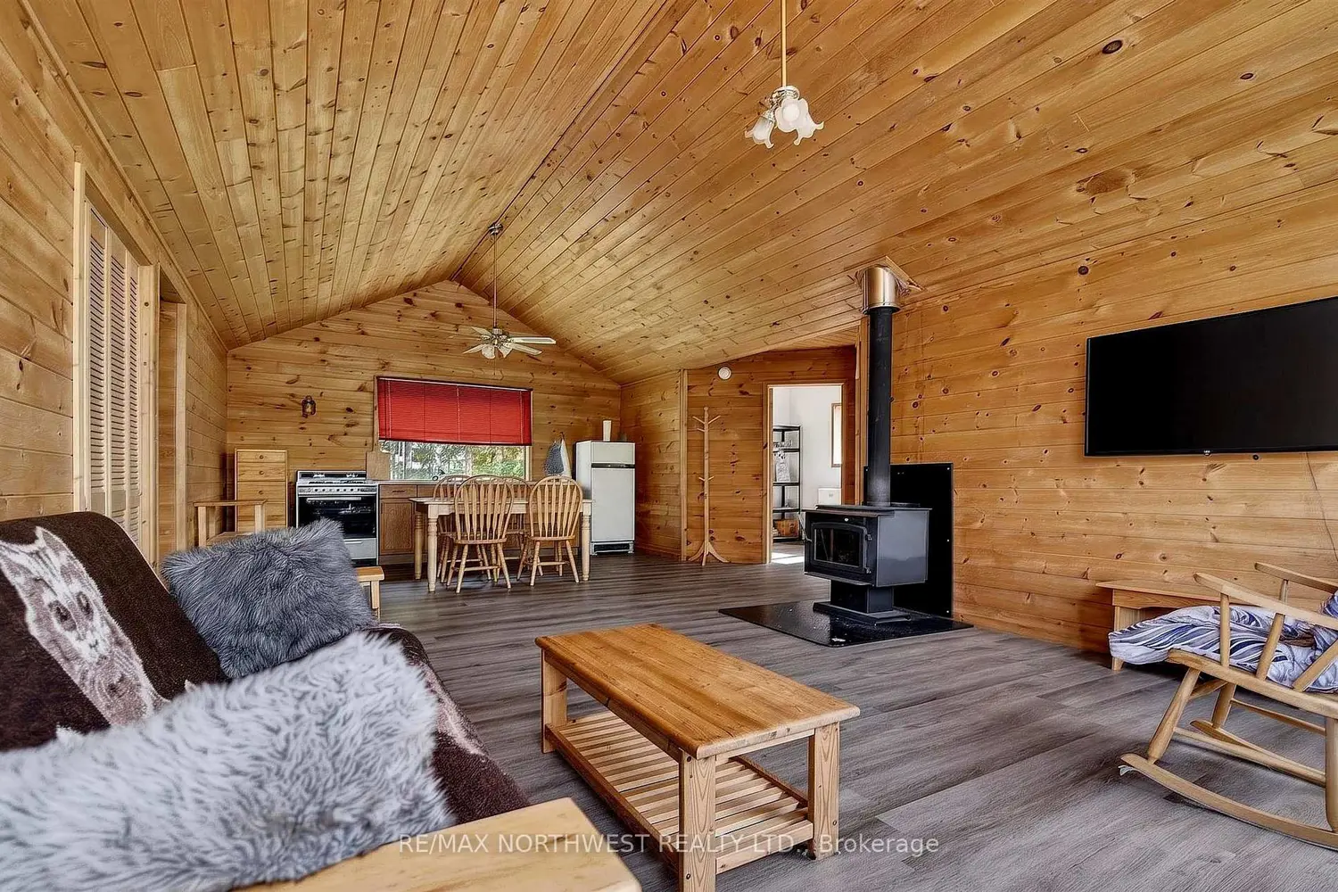 2747 Moore Bay photo 5