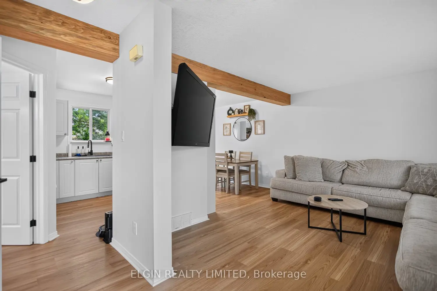 27 Cook Crescent photo 4