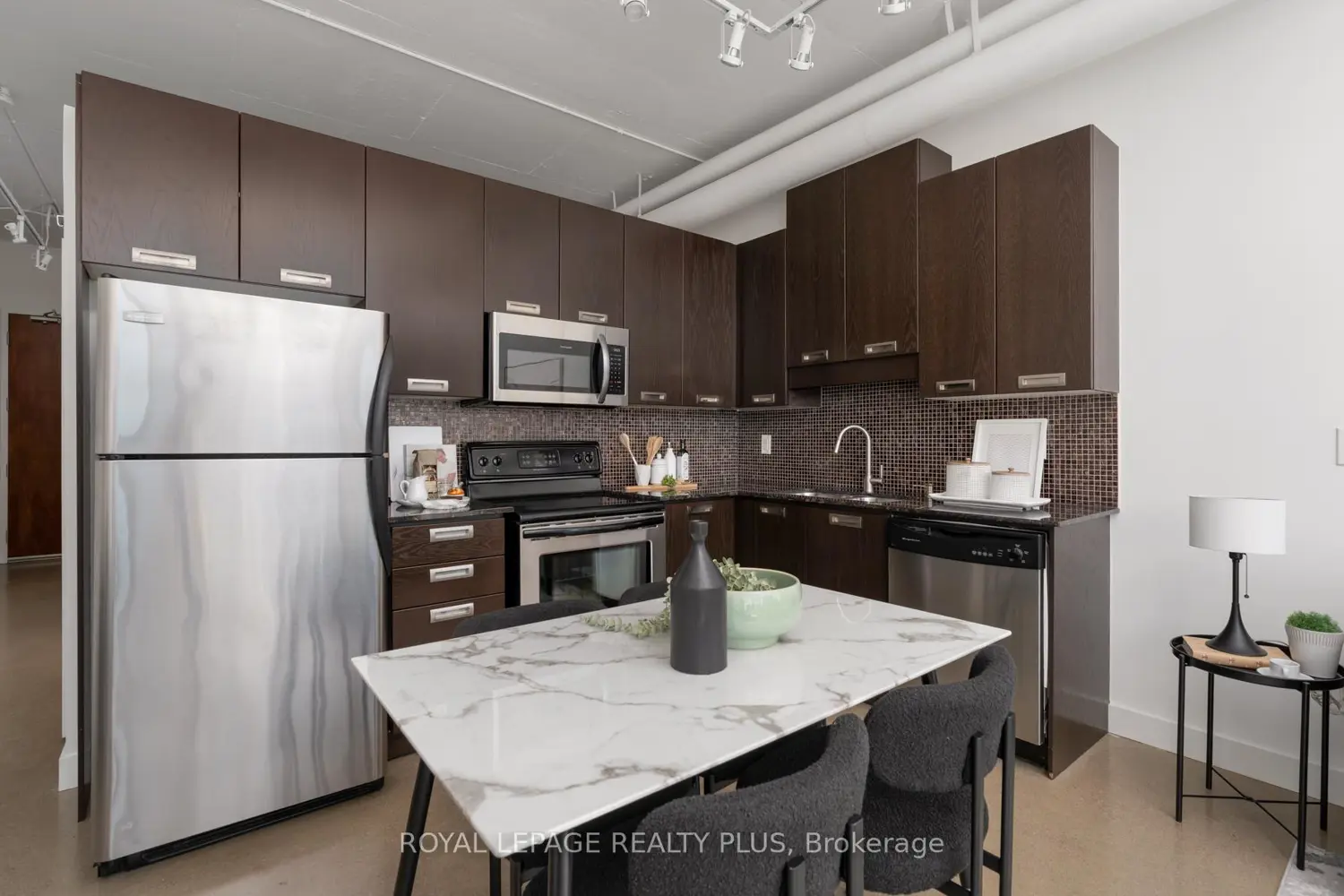 2 Fieldway Road 1016 photo 4