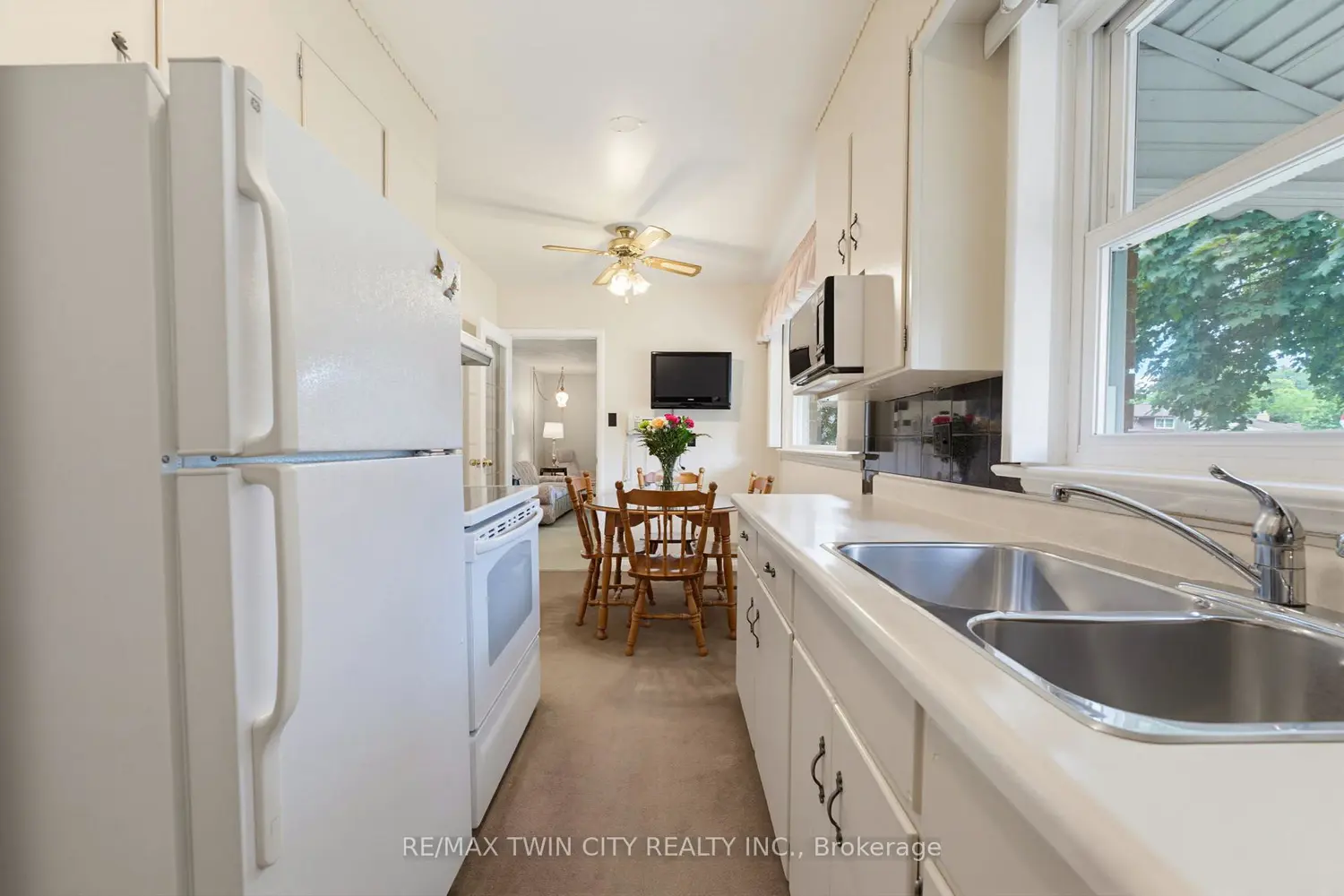 42 Highman Avenue photo 5
