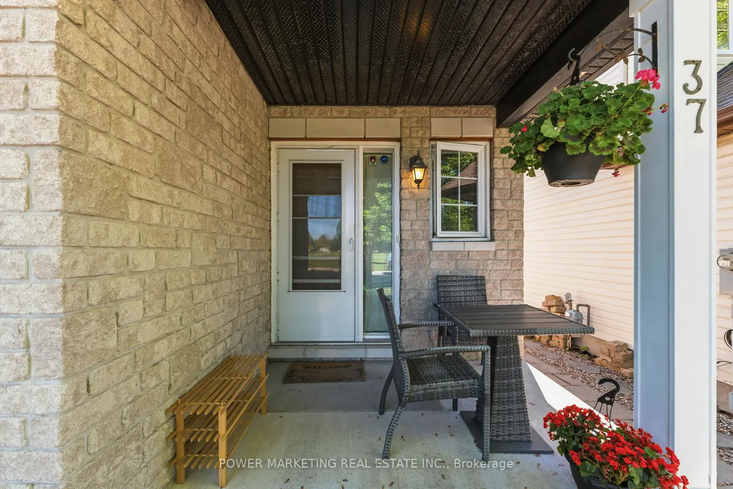 37 Cresthaven Drive photo 2