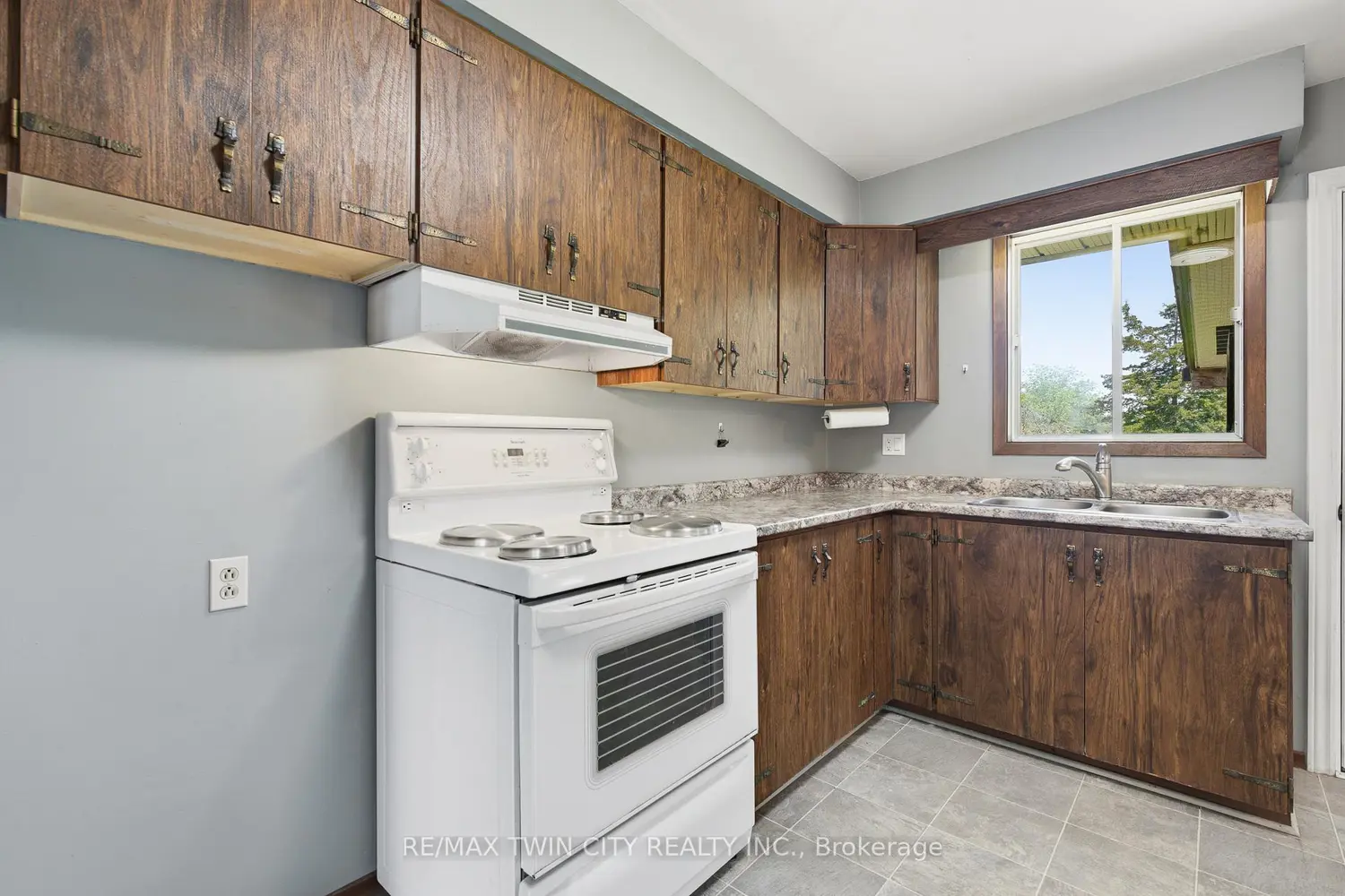 1621 Morrison Road photo 3