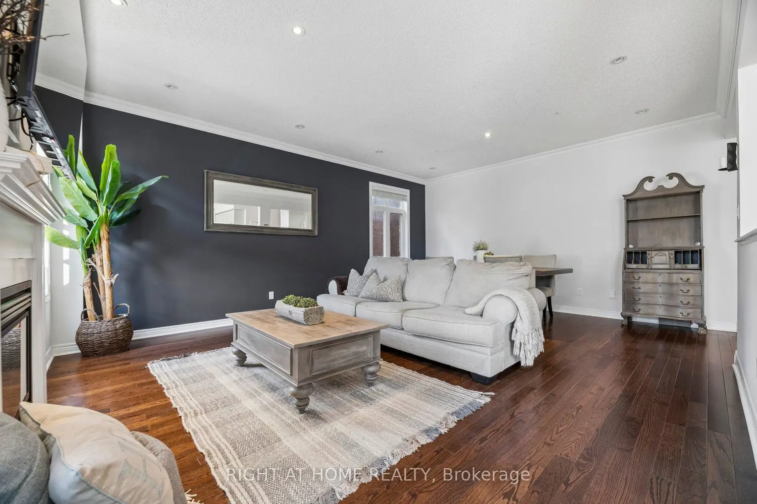 99 Hockley Avenue photo 4