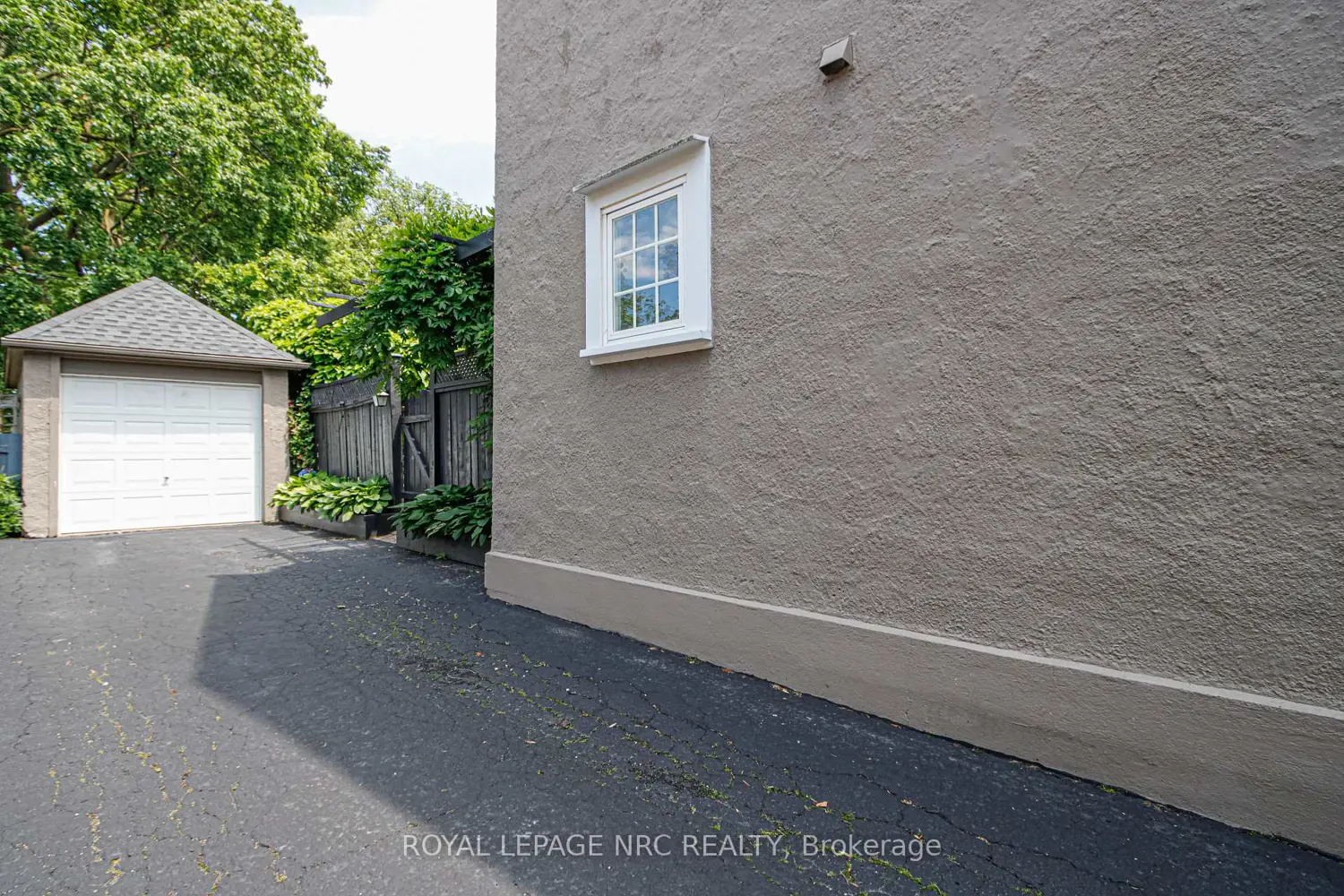 15 South Drive photo 2