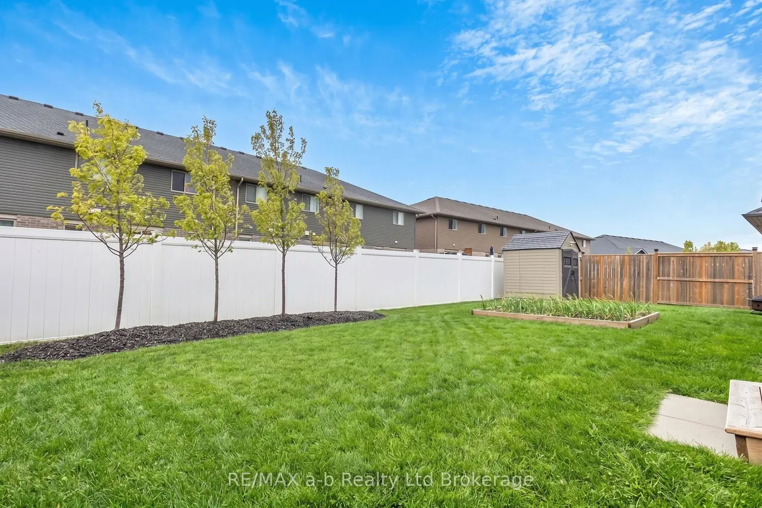 41 Lowrie Crescent photo 3