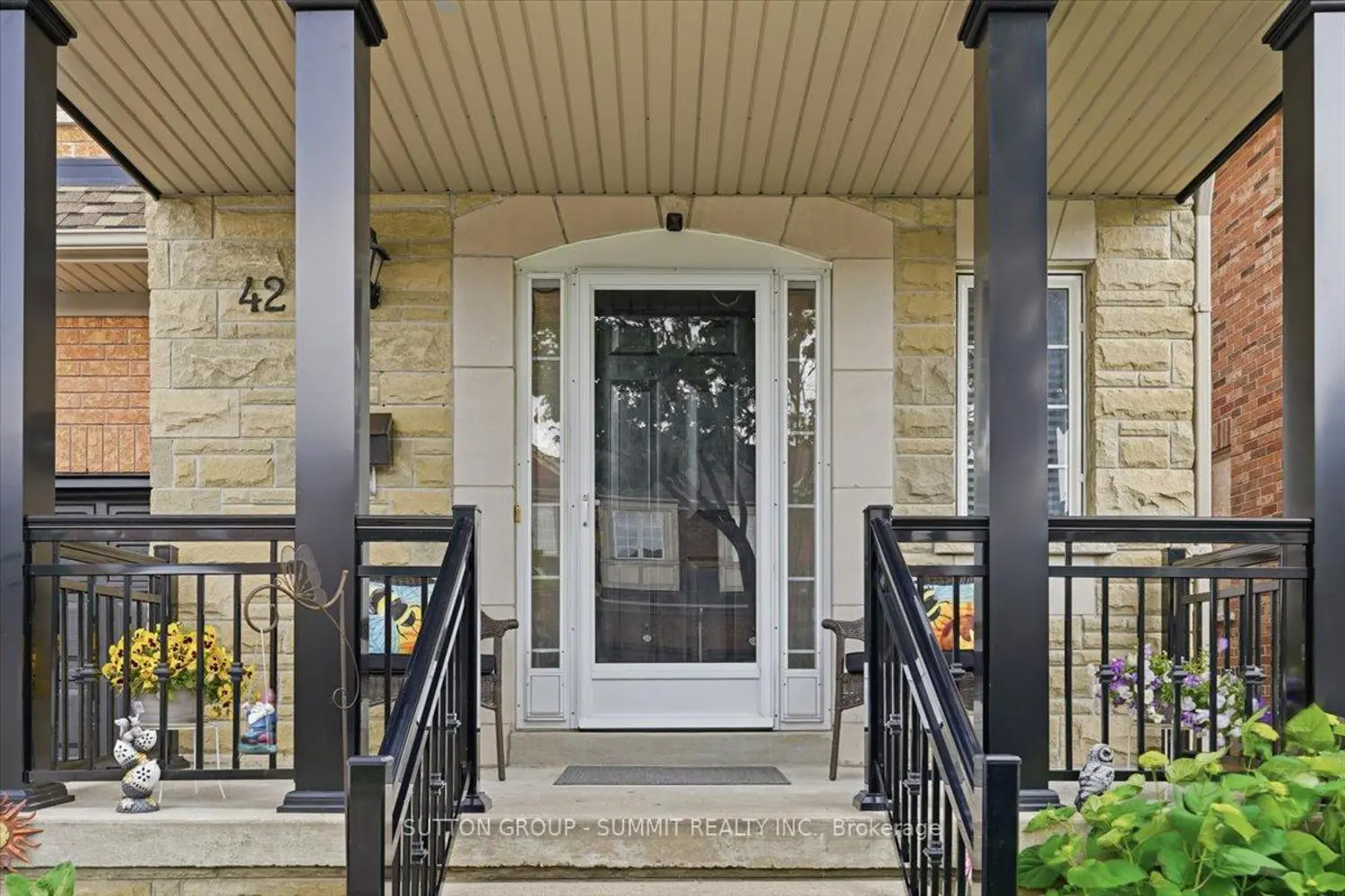 42 Dylan Street photo 3