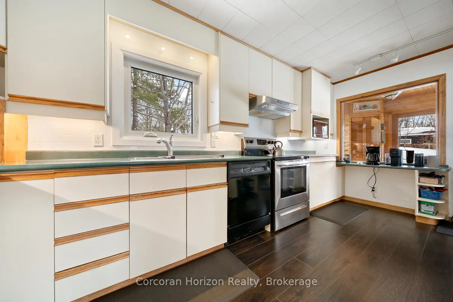 3000 Whelan Way photo 4