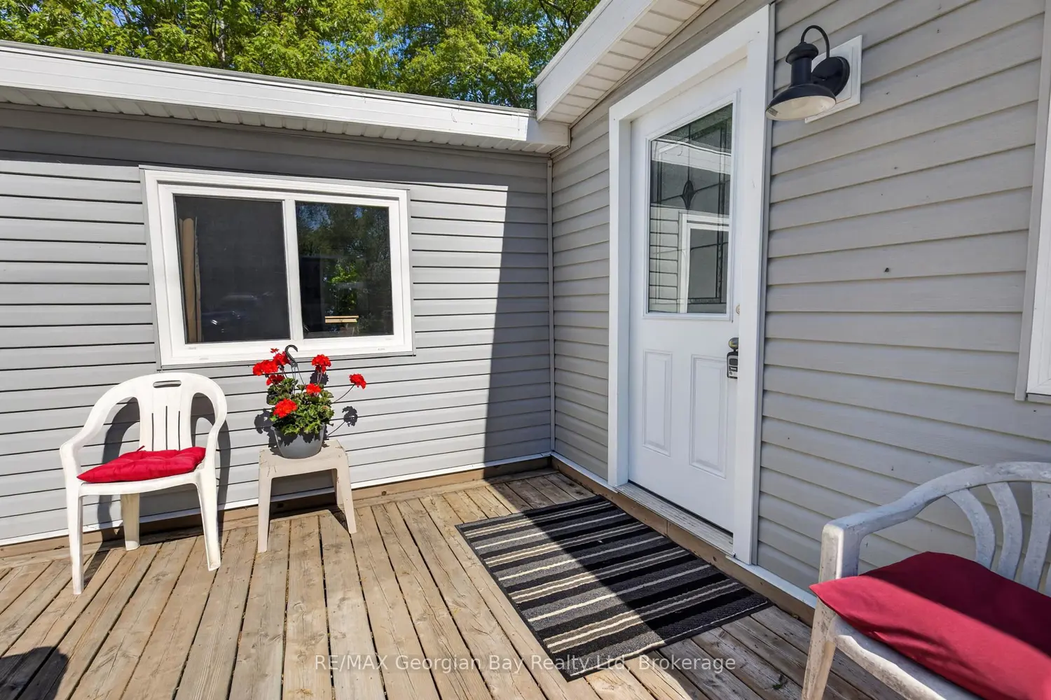 24 Lakeshore Road photo 2
