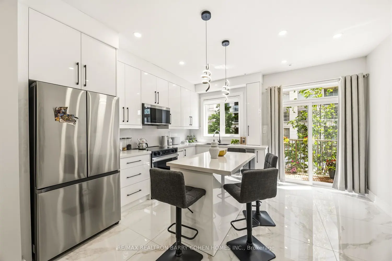 21 Galleria Parkway 21