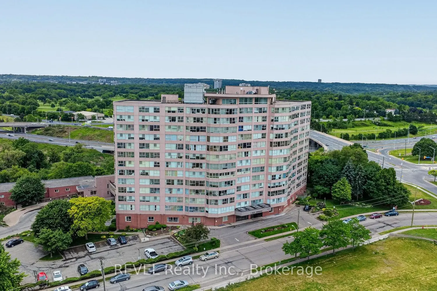 7 Gale Crescent 207 photo 4