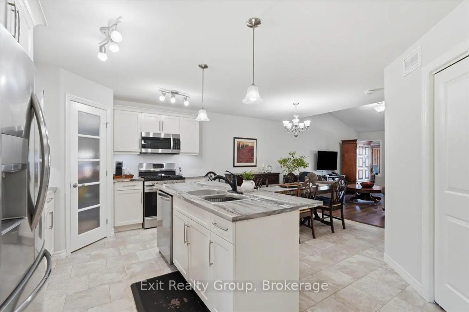 30 Sandhu Crescent photo 2