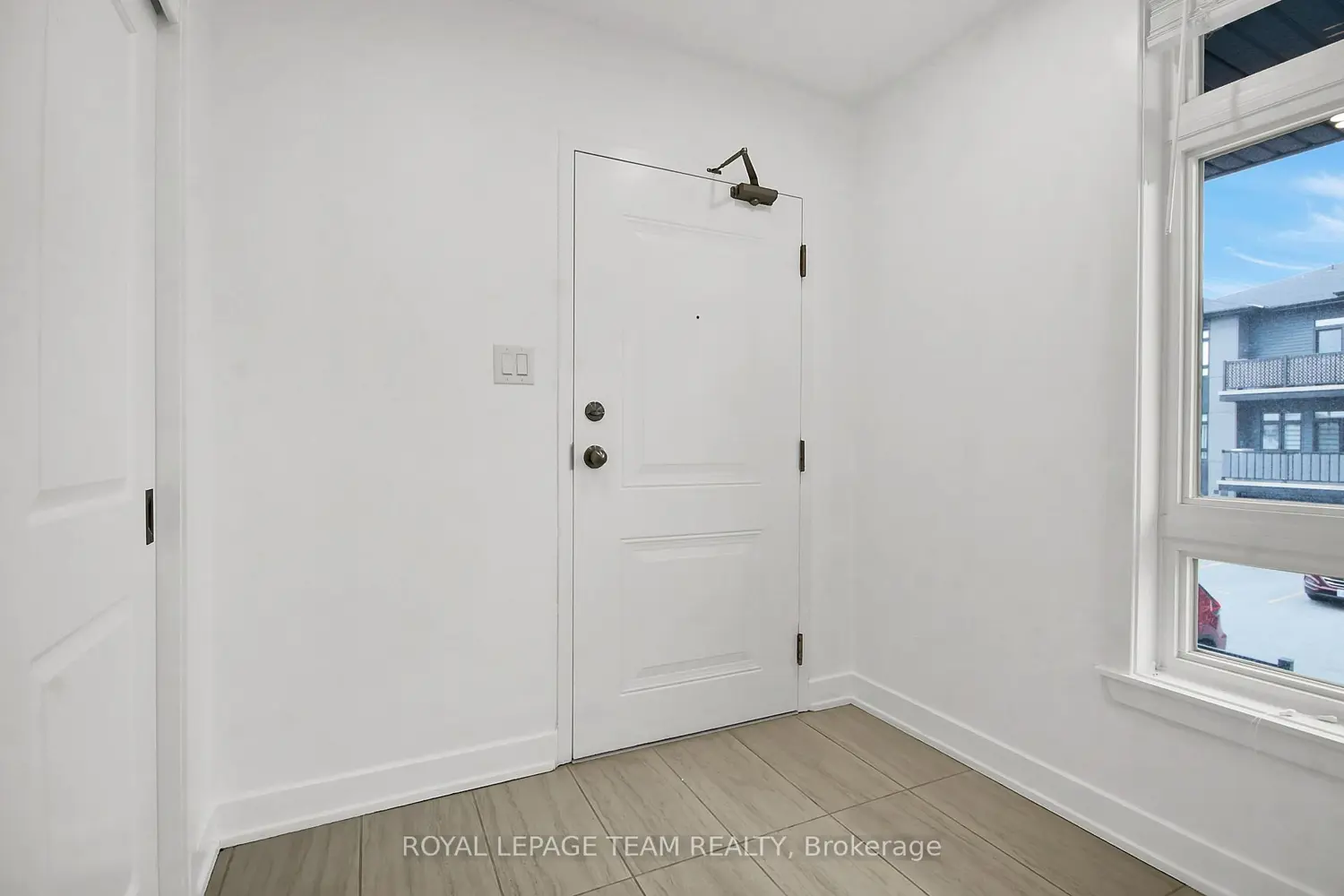 320 Tulum Crescent F photo 2