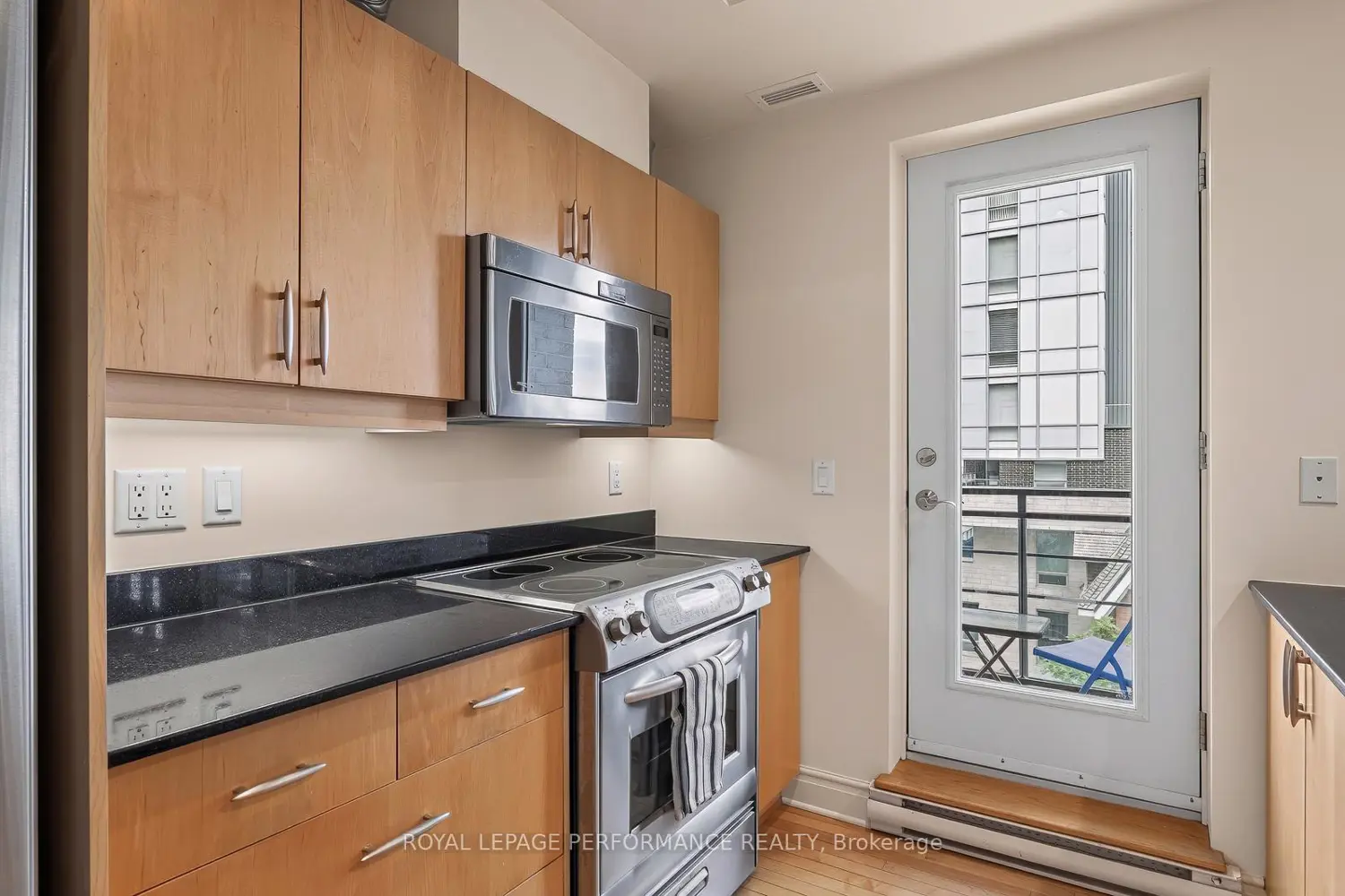 85 Bronson Avenue 503 photo 3