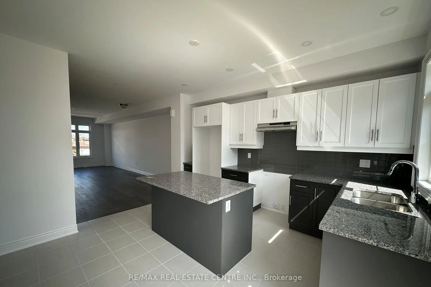 2140 Trafalgar Road 49 photo 2
