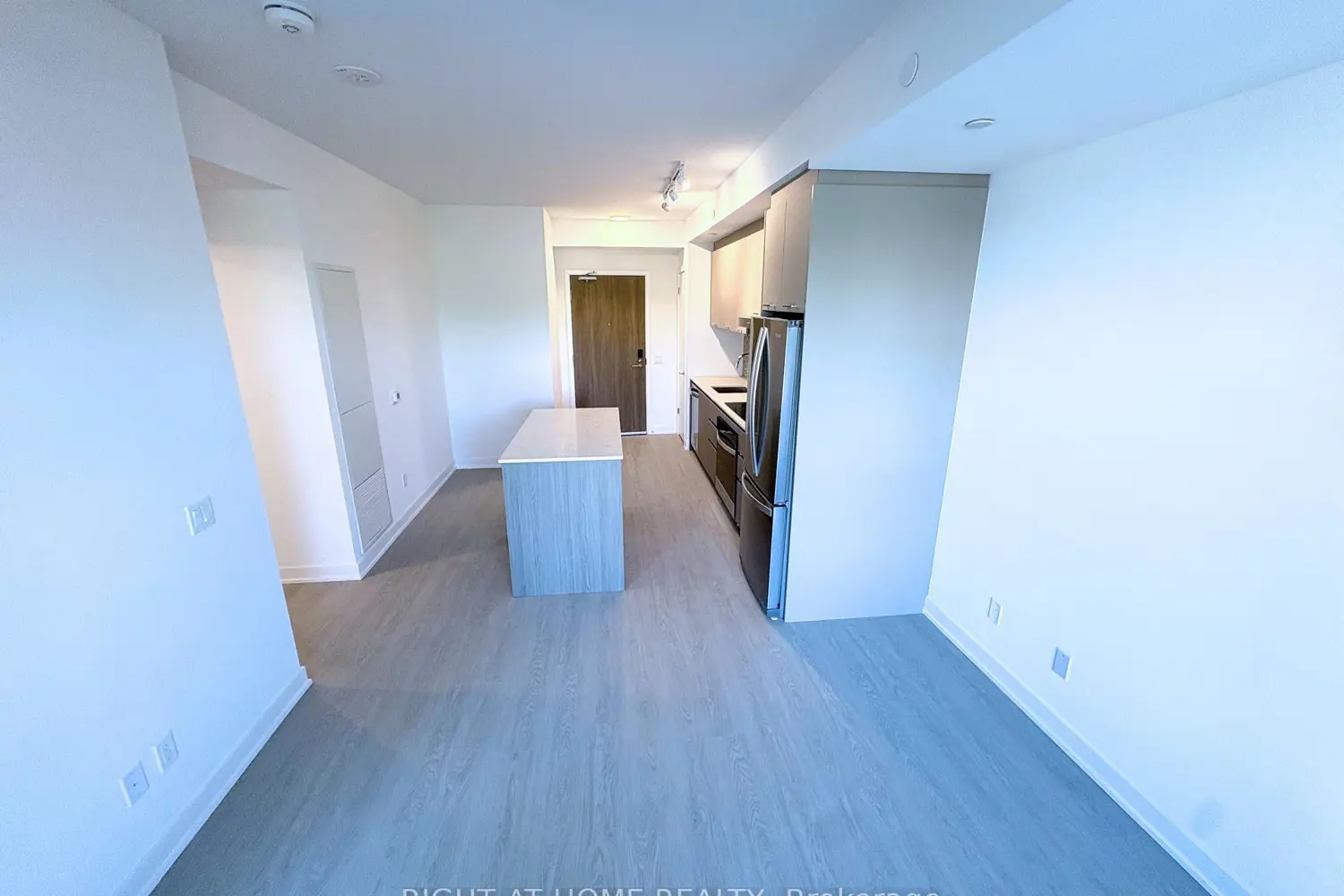 8188 Yonge Street 221 photo 3