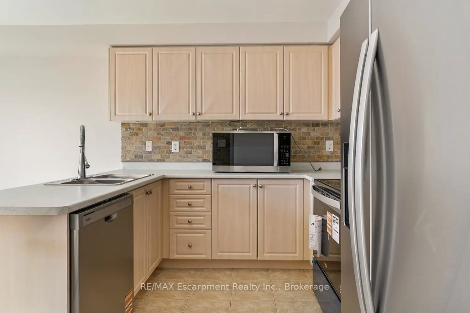 4832 Capri Crescent photo 5