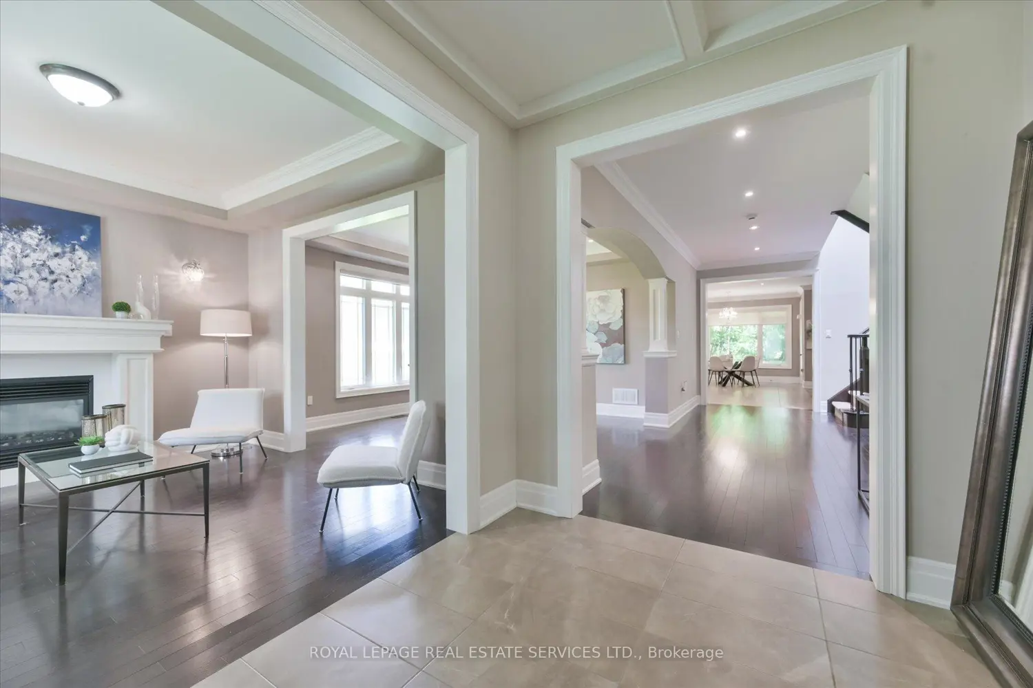 439 Martin Grove Road photo 3
