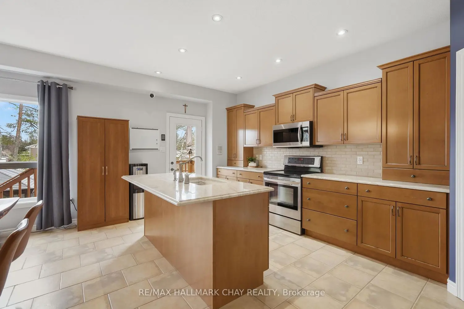 17 Armeda Clow Crescent photo 3