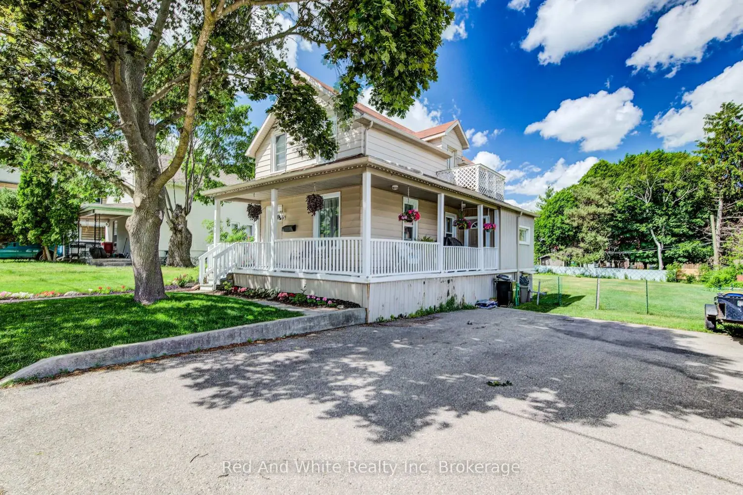 841 Duke Street photo 2