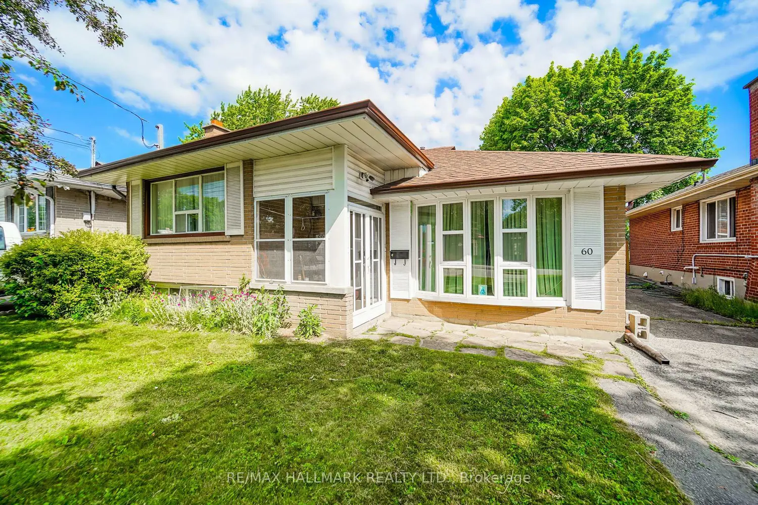 60 Vradenberg Drive photo 4