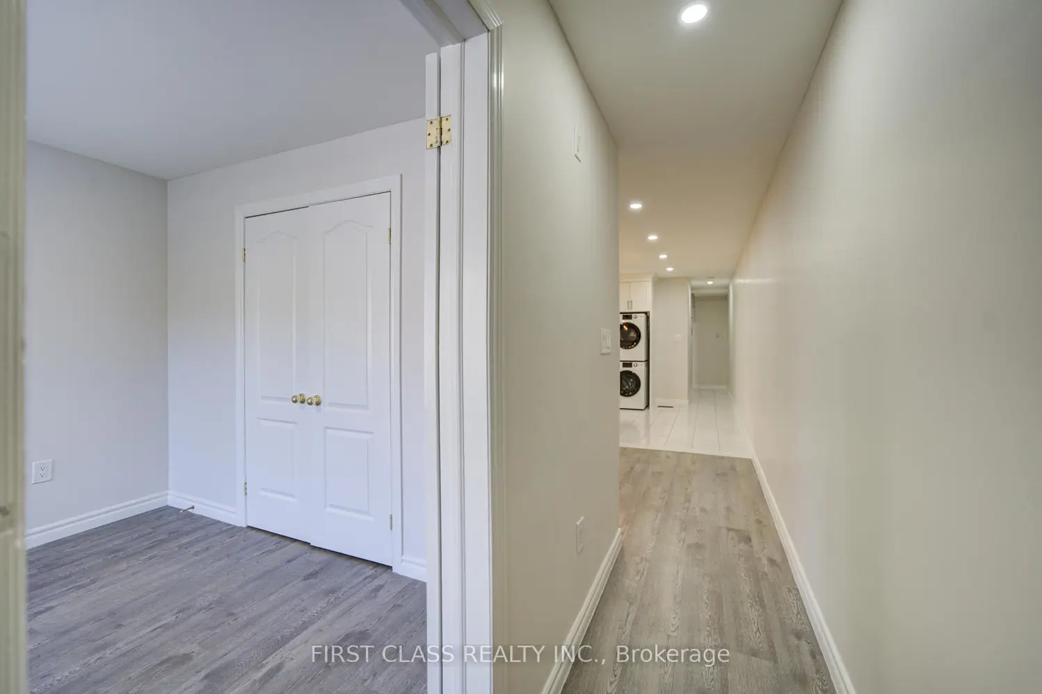 427 Leslie Street photo 2