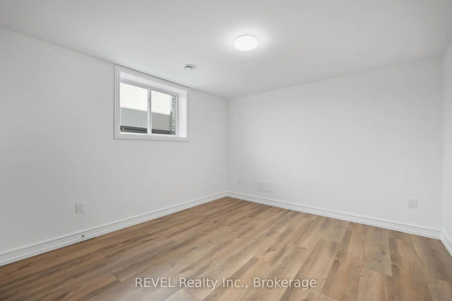 40 Ivy Crescent photo 2