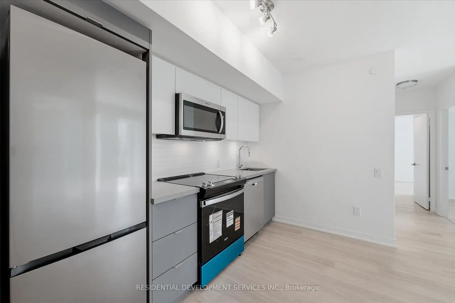 500 Wilson Avenue 404 photo 2