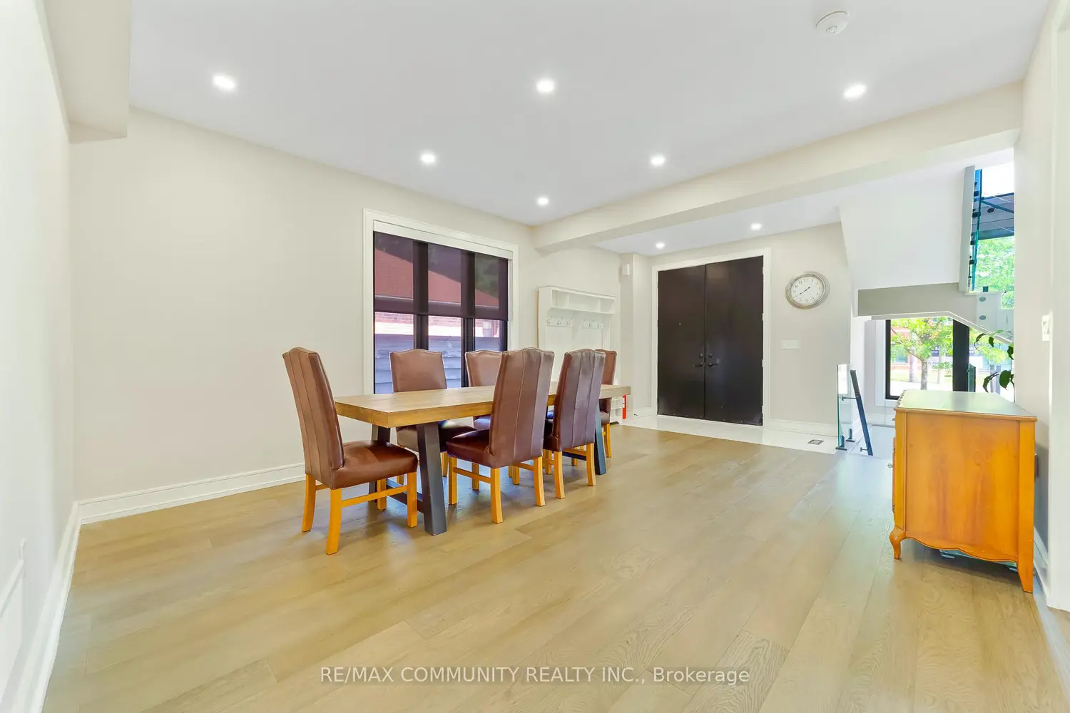 856 Kennedy Road photo 4