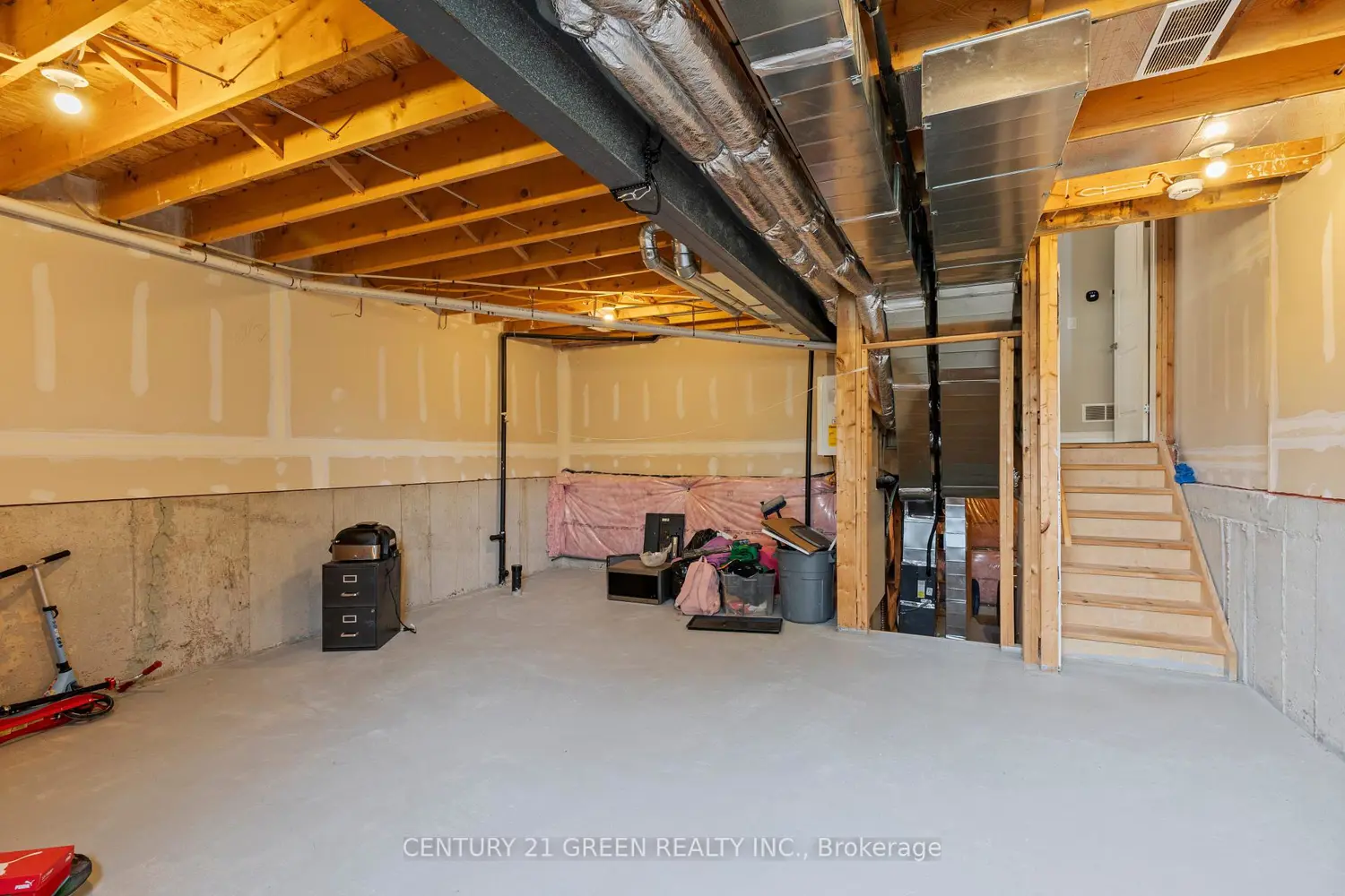 851 Sarnia Road photo 4