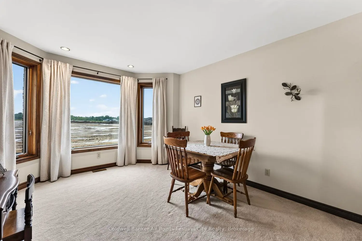 396 Eldon Street photo 3