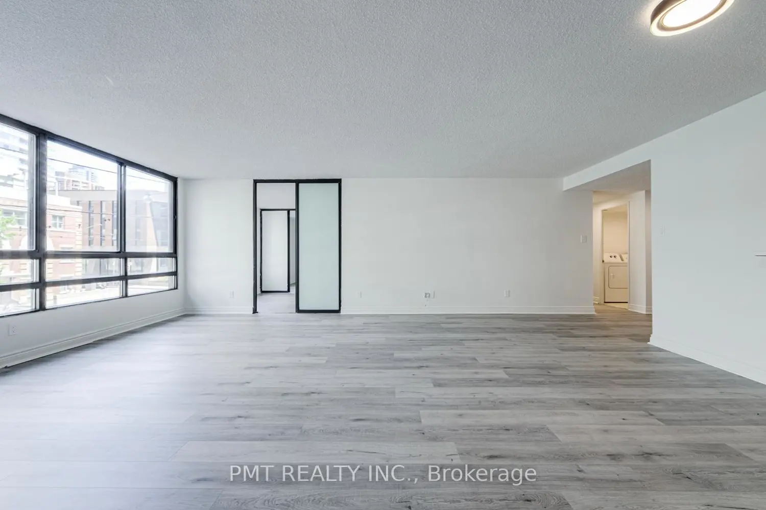 77 Carlton Street 202 photo 2