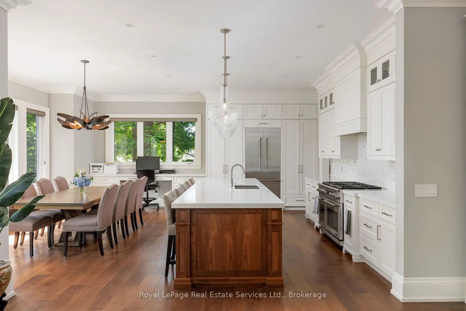 456 Lakeshore Road 5