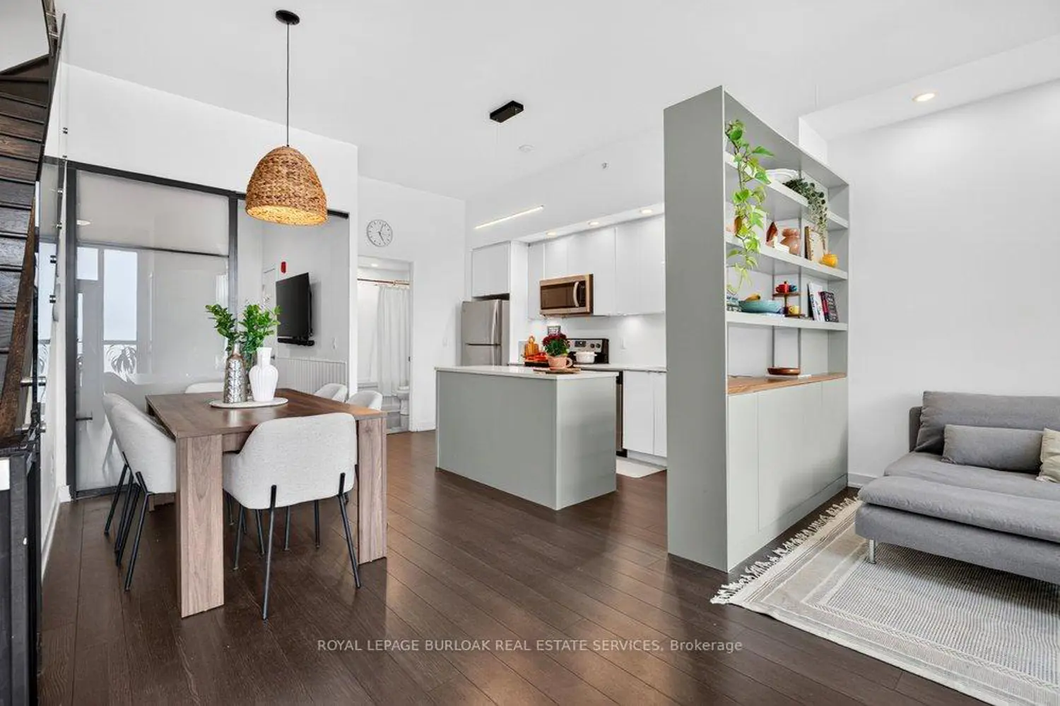 5240 Dundas Street B209