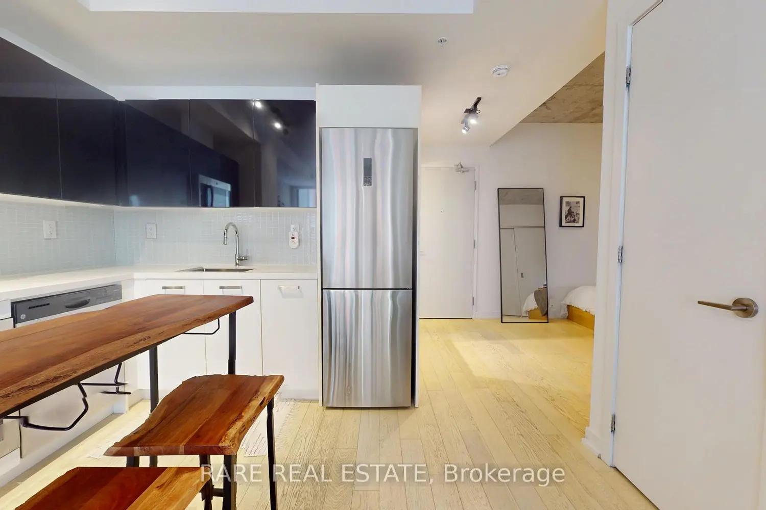 39 Brant Street 421 photo 5