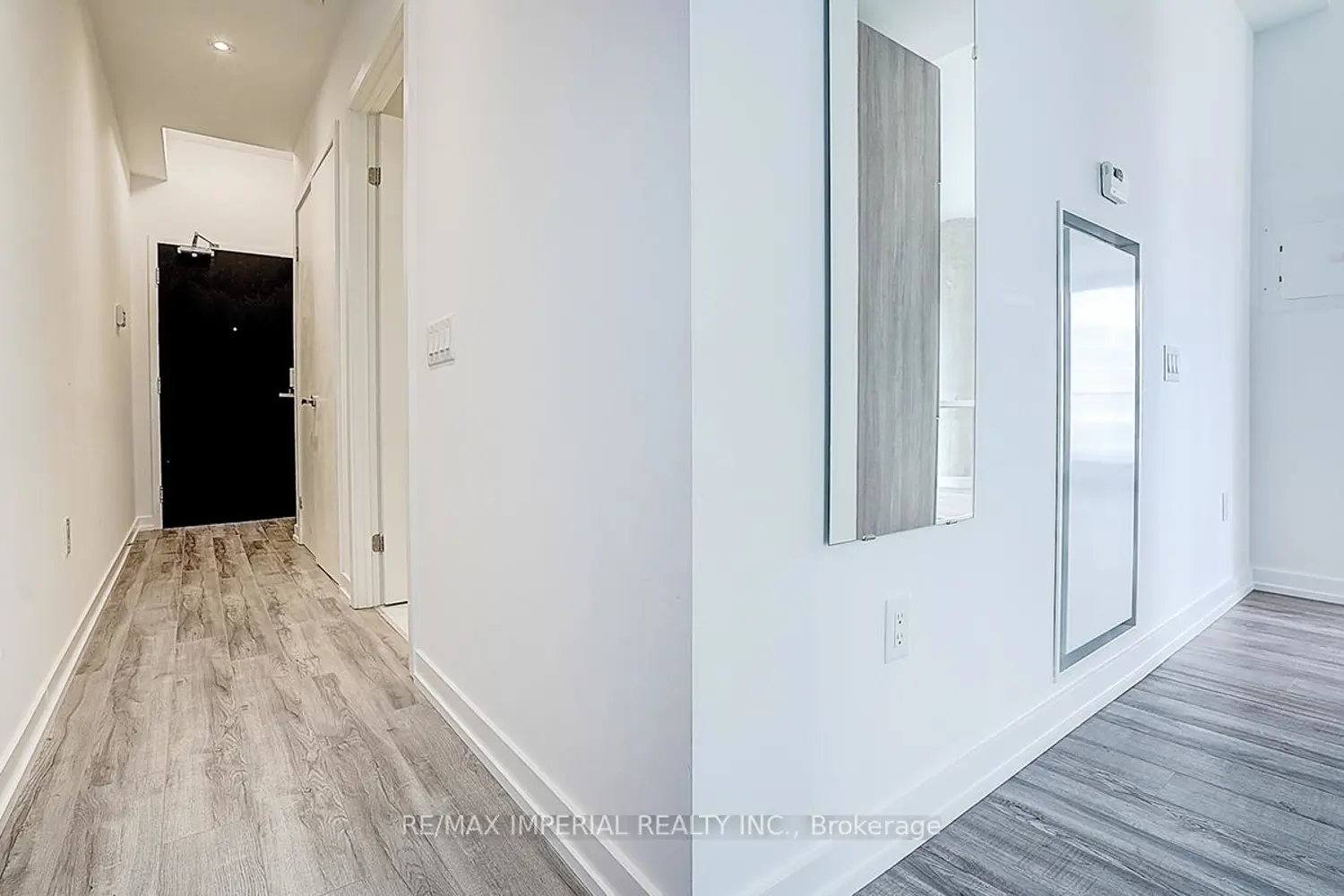 77 Shuter Street 710 photo 4