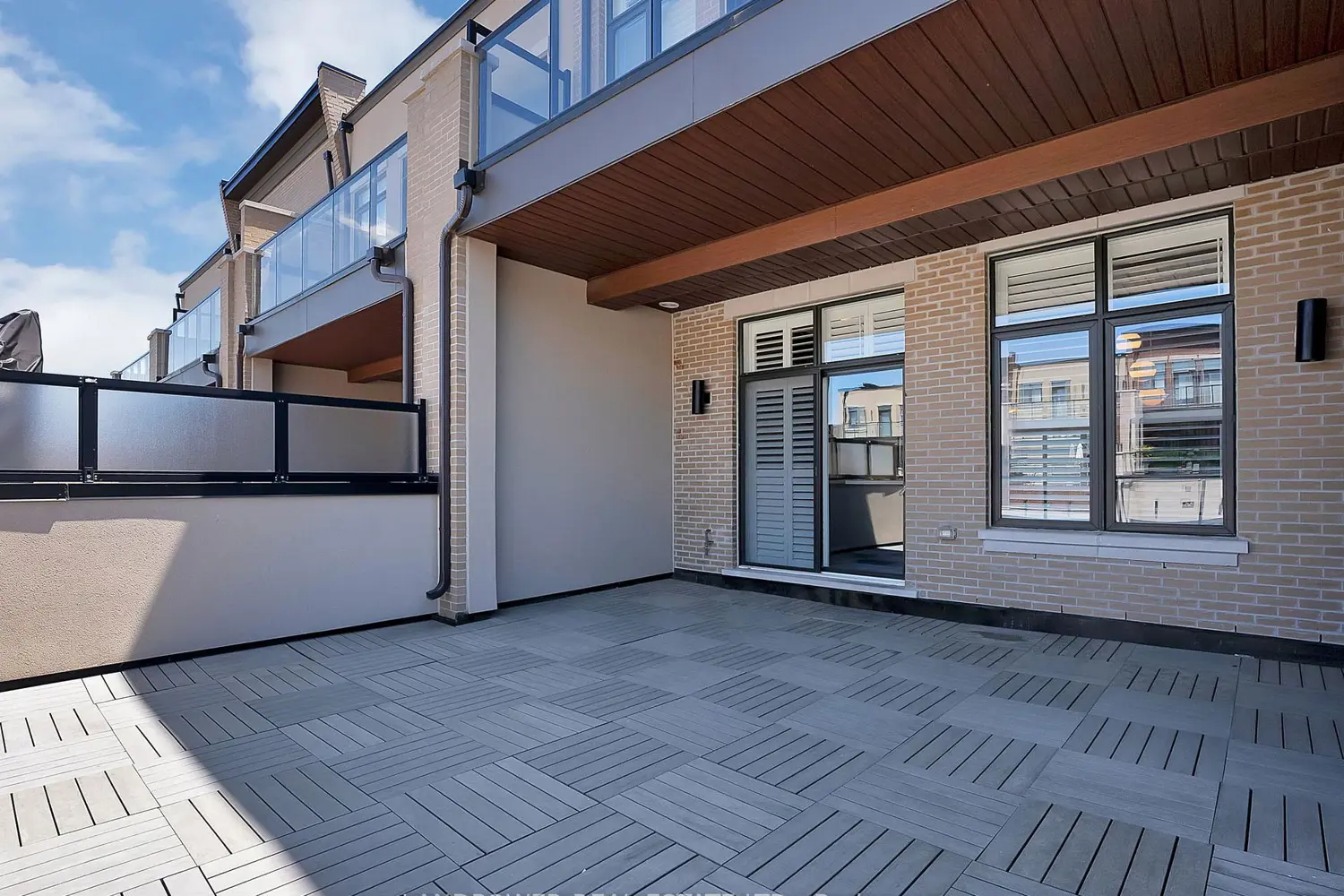 8 Aylin Crescent photo 2