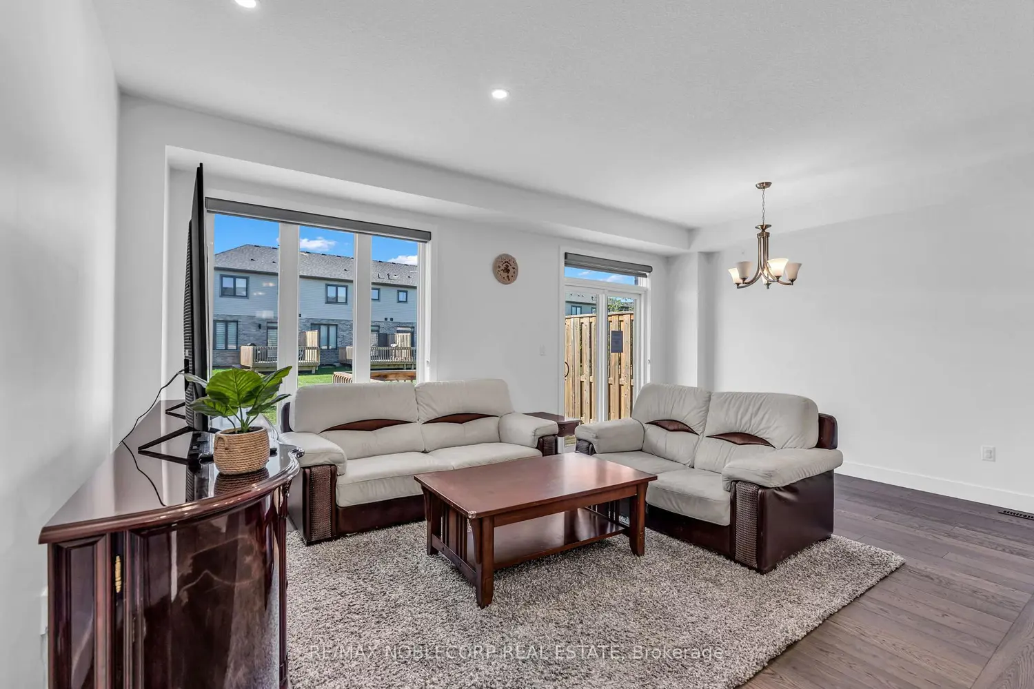 745 Chelton Road photo 4