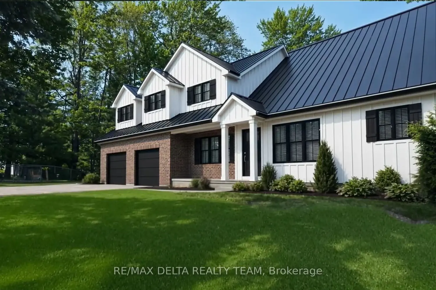 8 Pineglen Crescent photo 2